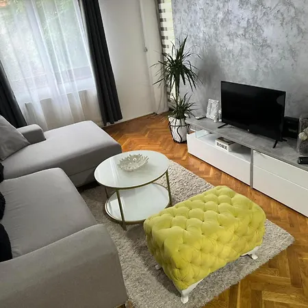 Creative 5 Apartment